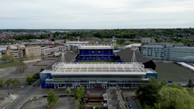 Ipswich Town Futbol Kulübü 'nün Suffolk, İngiltere' deki evi Portman Road 'un 4k drone görüntüleri.