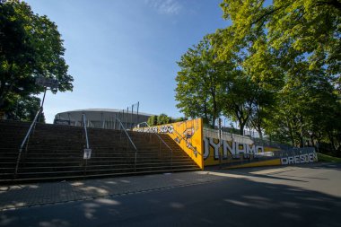 Rudolf Harbig Stadion, Almanya 'nın Saksonya kentindeki SG Dynamo Dresden' e ev sahipliği yapmaktadır.