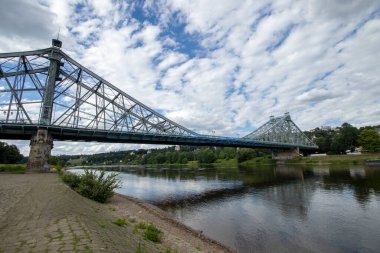 Dresden, Almanya 'daki 19. yüzyıl Loschwitz Köprüsü