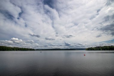 Mohne Reservoir, Almanya 'nın Kuzey Ren-Vestfalya bölgesinde Soest yakınlarında.