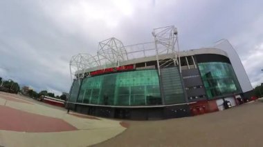 Manchester, İngiltere 'deki Old Trafford Stadyumu' nun dışında 4K hiperhızlandırma.