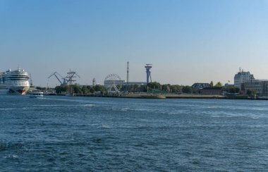 Mecklenburg-Vorpommern, Almanya 'daki Rostock Limanı' na yaklaşıyoruz.