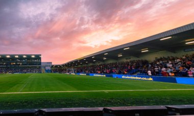 Cherry Red Records Stadyumu, İngiltere 'nin güneybatısında bulunan AFC Wimbledon' a ev sahipliği yapmaktadır.