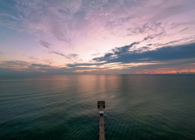 Juno Sahili üzerinde renkli bir gün doğumu, Florida, ABD