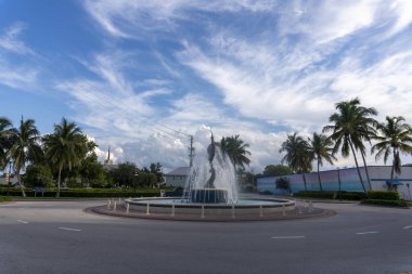 Stuart, Florida, ABD 'nin merkezindeki Yelken Balığı Çeşmesi.