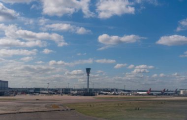Londra, İngiltere 'deki Heathrow Havaalanı' ndaki kontrol kulesi.