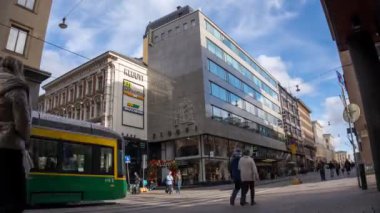 Helsinki, Finlandiya 'da işlek bir caddenin 4k zaman dilimi