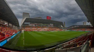 Gtech Community Stadyumu, İngiltere 'nin başkenti Londra' da bulunan Brentford Futbol Kulübü 'ne ev sahipliği yapmaktadır.