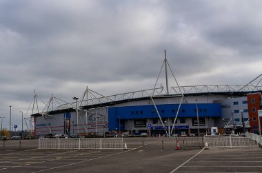 Madejski Stadyumu, İngiltere 'nin Berkshire şehrinde bulunan Reading Football Club' a ev sahipliği yapmaktadır.