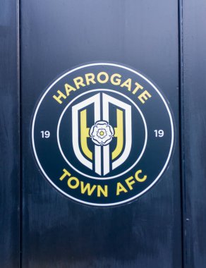 Wetherby Yolu 'nun dışında sanat eseri, Harrogate Town FC' nin stadyumu, North Yorkshire, İngiltere