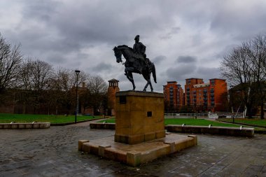 Derby, Derbyshire, İngiltere 'deki Bonnie Prince Charlie heykeli.