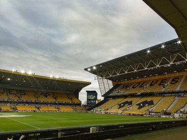 Molineux, İngiltere 'nin Batı Midlands şehrinde Wolverhampton Wanderers' ın evidir.