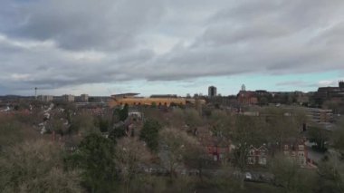 İngiltere 'nin batısındaki Wolverhampton Wanderers FC' nin evi Molineux Stadyumu 'nun 4k drone görüntüleri.