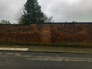 Salford, Greater Manchester, İngiltere 'de bir duvarda tuğlalı bir kapı.