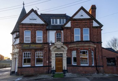 Warrington, Cheshire, İngiltere 'deki Old Liverpool Yolu' ndaki eski koç ve atlar barı.