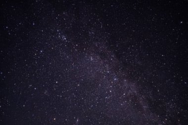 Samanyolu, Cumbria, İngiltere 'de Windermere Gölü yakınlarında açık bir gecede çekildi.