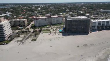 Florida 'daki Venedik sahilinin 4K hava görüntüsü.