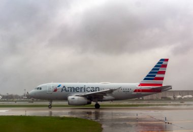 Bir American Airlines Airbus A319-100 (N814AW) Pennsylvania, ABD 'deki Philadelphia Uluslararası Havalimanı' nda