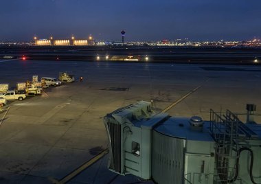 Kanada, Ontario 'daki Toronto Pearson Uluslararası Havalimanı' nda gece uçuşları