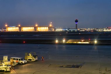 Kanada, Ontario 'daki Toronto Pearson Uluslararası Havalimanı' nda gece uçuşları