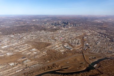 Alberta, Kanada 'daki Calgary şehir merkezinin hava görüntüsü.