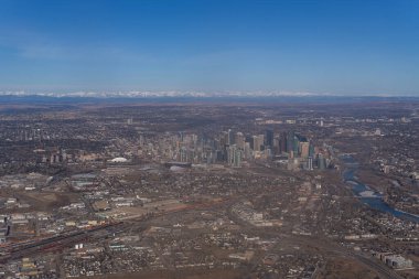 Alberta, Kanada 'daki Calgary şehir merkezinin hava görüntüsü.