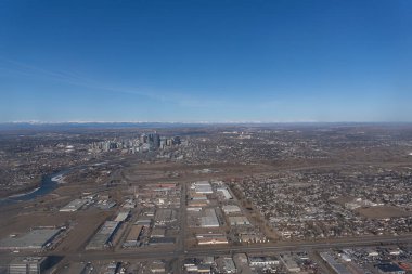 Alberta, Kanada 'daki Calgary şehir merkezinin hava görüntüsü.
