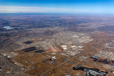 Alberta, Kanada 'daki Calgary şehir merkezinin hava görüntüsü.