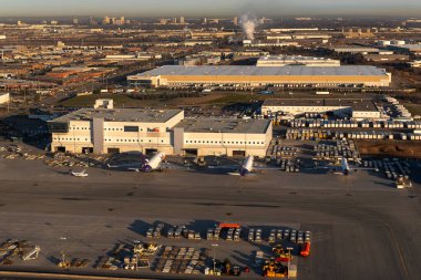 Kanada Ontario 'daki Toronto Pearson havaalanındaki Fedex dağıtım merkezi.
