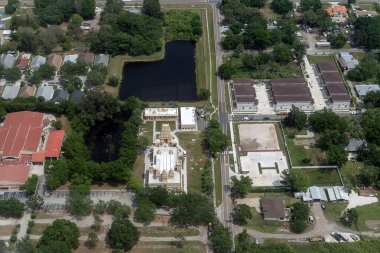 Florida, Tampa 'daki Hindu Tapınağı' nın havadan görüntüsü.