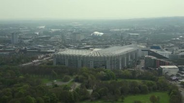 4K İHA görüntüleri St. James Park, Newcastle United Futbol Kulübü 'nün Tyne and Wear, İngiltere' deki evi.