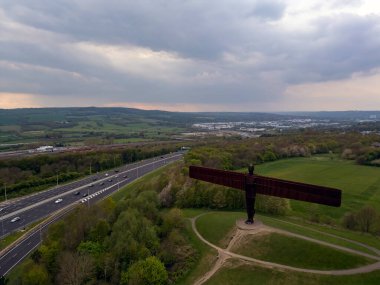 Kuzey Meleği 'nin Gateshead, Tyne and Wear, İngiltere' deki heykelinin hava görüntüsü.