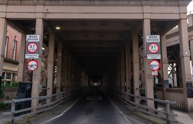 Newcastle 'daki High Level Köprüsü' nün yol bölümü, Tyne and Wear, İngiltere.