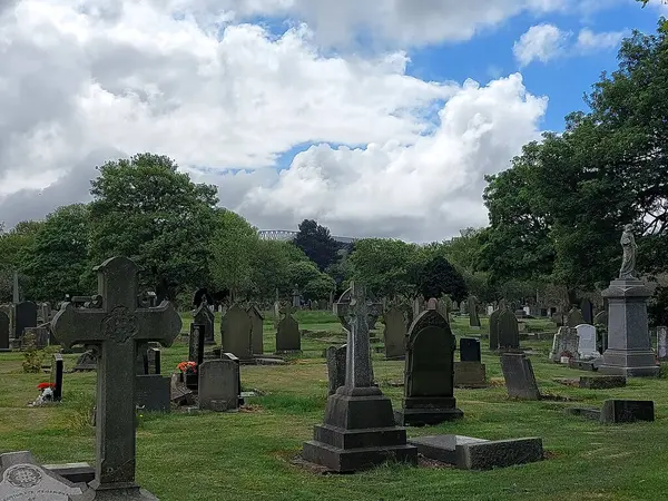 İngiltere, Liverpool 'daki Anfield Mezarlığı' ndaki mezar taşları.