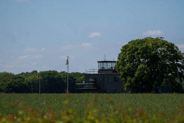 Norfolk, İngiltere 'deki Thorpe Abbotts' taki eski II. Dünya Savaşı havaalanının kontrol kulesi restore edildi.