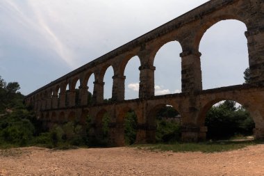 İspanya Tarragona yakınlarındaki Ferreres su kemeri.