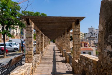 Tarragona, İspanya 'daki Aziz Anthony Kapısı yakınlarındaki pergola.