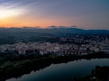 Tortosa, Katalonya, İspanya üzerinde gün doğumunda hava manzarası