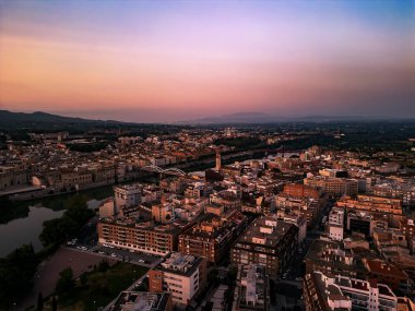 Tortosa, Katalonya, İspanya üzerinde gün doğumunda hava manzarası