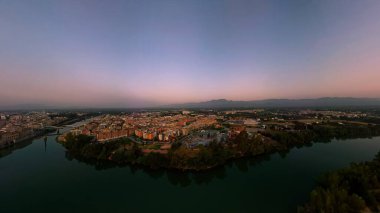 Tortosa, Katalonya, İspanya üzerinde gün doğumunda hava manzarası