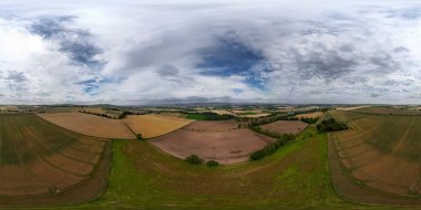 İskoçya 'nın Angus kentindeki Aberlemno yakınlarındaki kırsal manzaranın 360 derecelik görüntüsü
