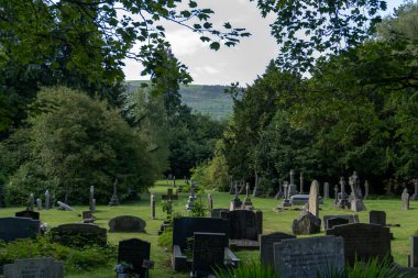 Ilkley Mezarlığı 'ndaki mezarlar, Batı Yorkshire, İngiltere