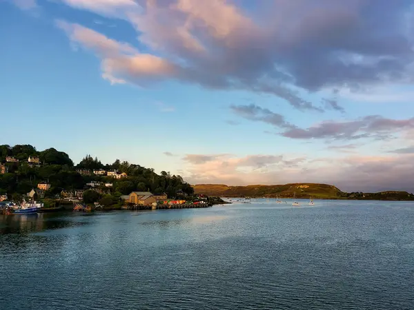 Oban, Argyll ve Bute, İskoçya 'da güneş doğuyor.