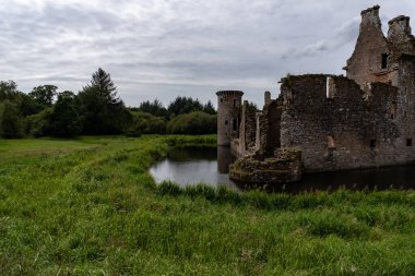 İskoçya, Dumfries ve Galloway 'deki tarihi Caerlaverock Kalesi