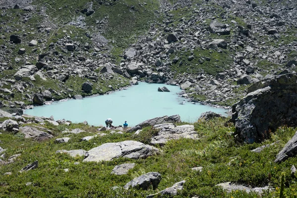 Lago Chiaretto Aninhado Sopé Monviso Sobre Alpes Coqueses Italianos — Fotografia de Stock