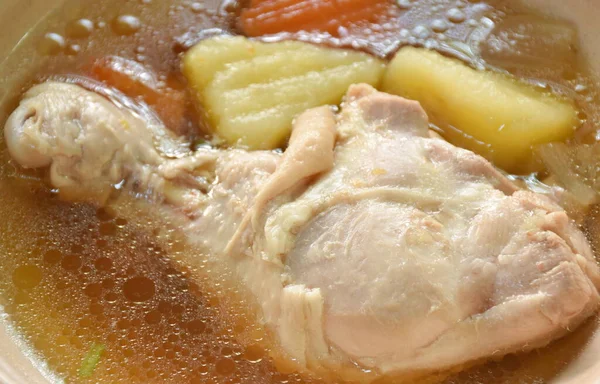 Udka Kurczaka Gotowane Zupa Ziemniaczana Miski — Zdjęcie stockowe