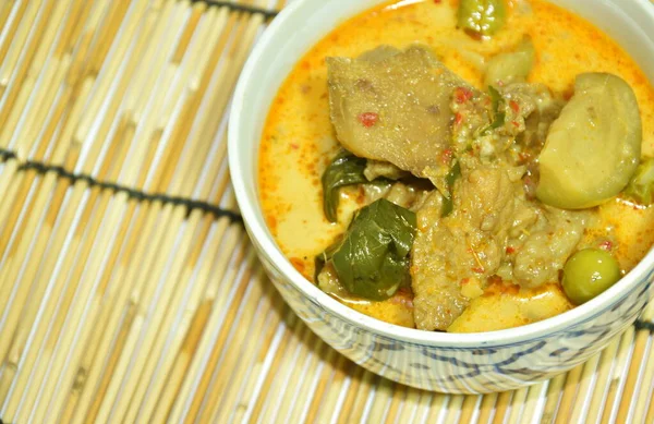 Spicy Boiled Beef Meat Eggplant Coconut Milk Green Curry Soup — Fotografia de Stock