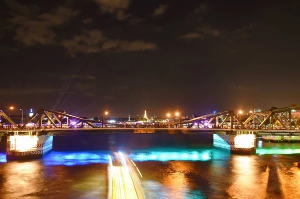 2022年11月19日 泰国曼谷 Vijit Chao Phraya在泰国曼谷Phra Phuttha Yodfa古桥庆祝亚太经合组织2022年峰会 — 图库照片