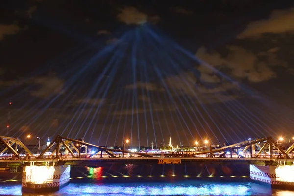 2022年11月19日 泰国曼谷 Vijit Chao Phraya在泰国曼谷Phra Phuttha Yodfa古桥庆祝亚太经合组织2022年峰会 — 图库照片