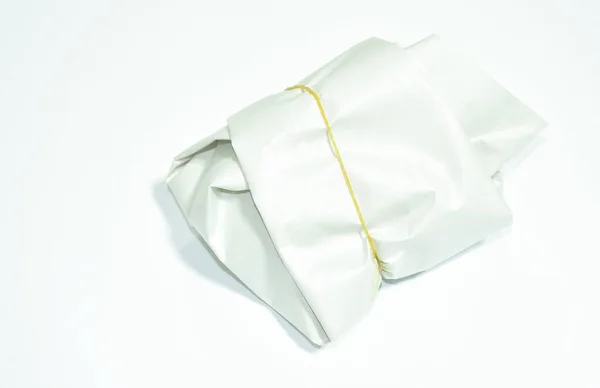 Hotové Jídlo Papírové Balení Gumičkou Bílém Pozadí — Stock fotografie